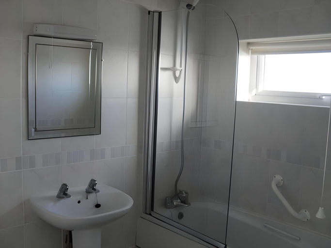 Bathroom 4, The Pines Hotel, Dorset