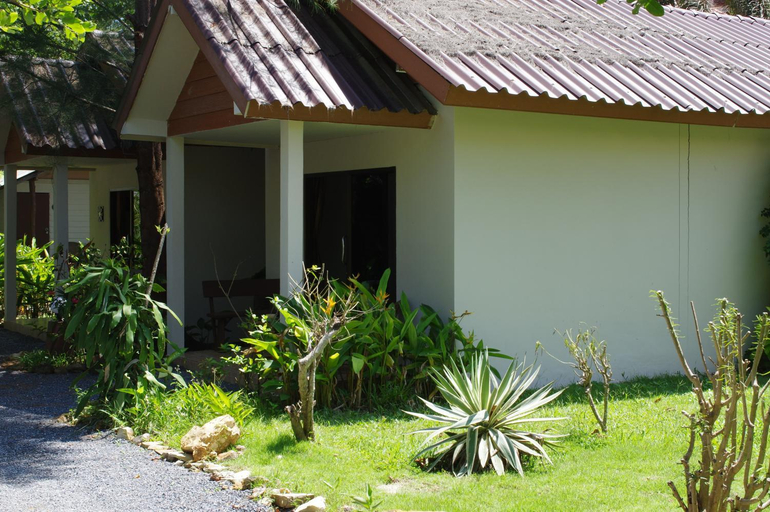 Exterior 2