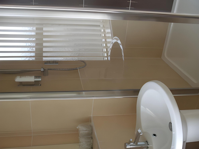Bathroom 3, Waverley Hotel, Cumbria