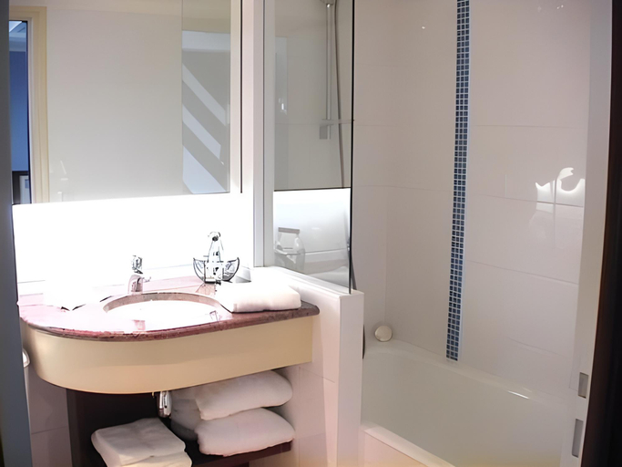 Bathroom 2, La Mere Champlain, Ille-et-Vilaine