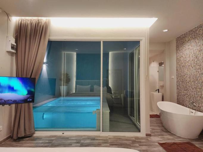 Bathroom 12