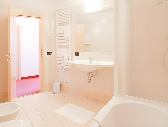 Bathroom 3, Hotel Antermoia, Bolzano