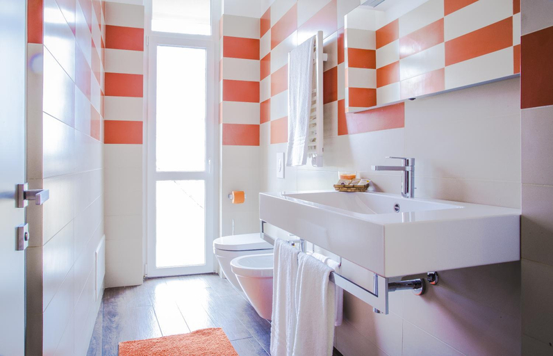 Bathroom 12