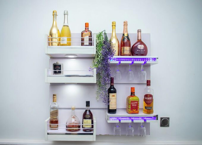 Food & Drinks 4, Bamgbose Apartment, Surulere