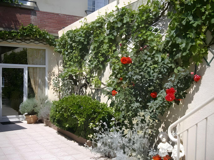 Others 5, Hotel de Normandie, Seine-Maritime