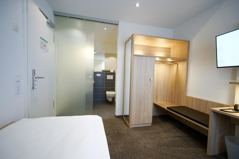 Bedroom 12