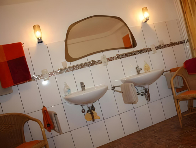 Bathroom 3, The Avalon Hotel, Schwerin