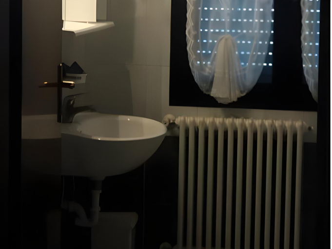 Bathroom 3, Hotel Ristorante Gallo D'Oro, Modena