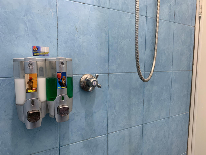 Bathroom 13