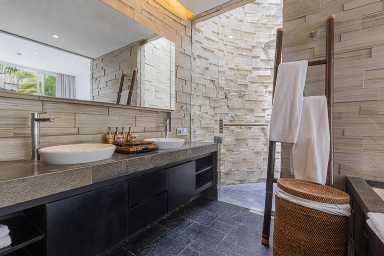 Bathroom 7