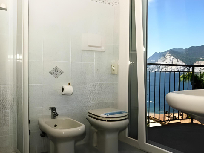 Bathroom 3, Hotel Casa Marinella, Verona