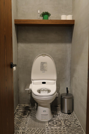 Bathroom 2, Dong Shan Yi Hostel, Yilan