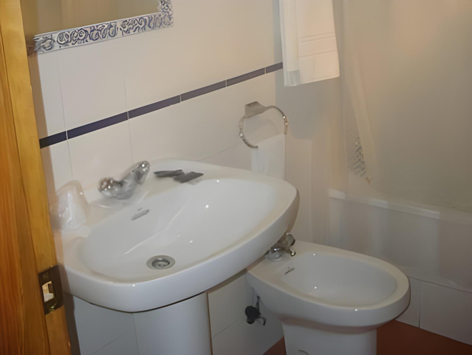 Bathroom 4, Hotel Hispanidad, Cáceres