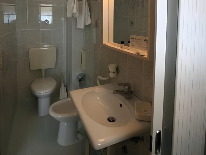 Bathroom 4, Hotel Universal, Venezia