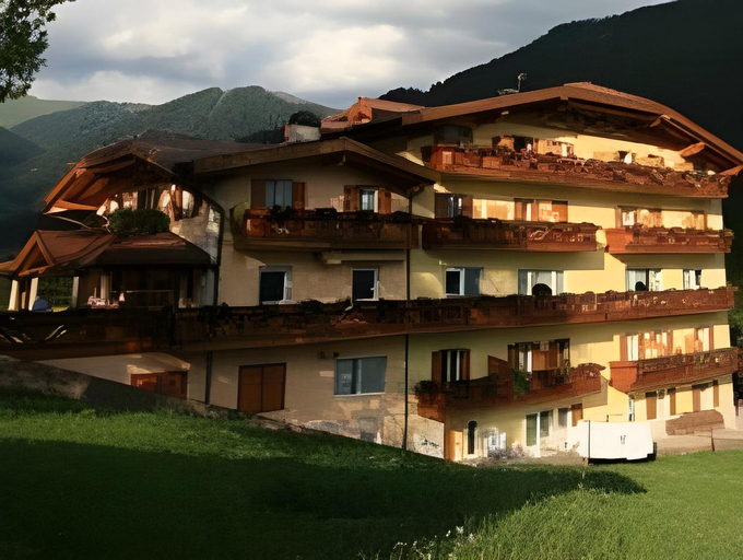 Exterior & Views 1, Al Piccolo Hotel, Trento