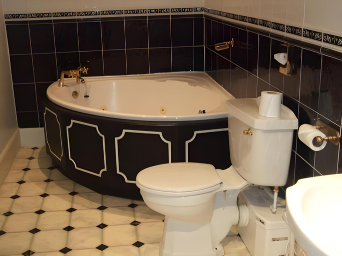 Bathroom 4, The Bell Hotel, Buckinghamshire