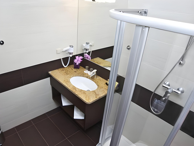 Bathroom 4, Hotel Szafran, Będzin