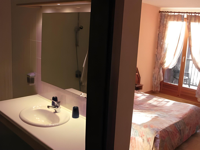 Bathroom 3, Hotel Le Caballin, Haut-Rhin