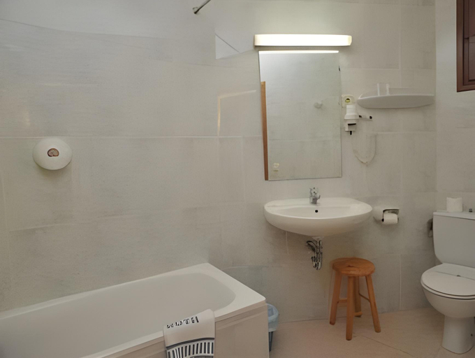 Bathroom 5, Hotel Roya, Lleida
