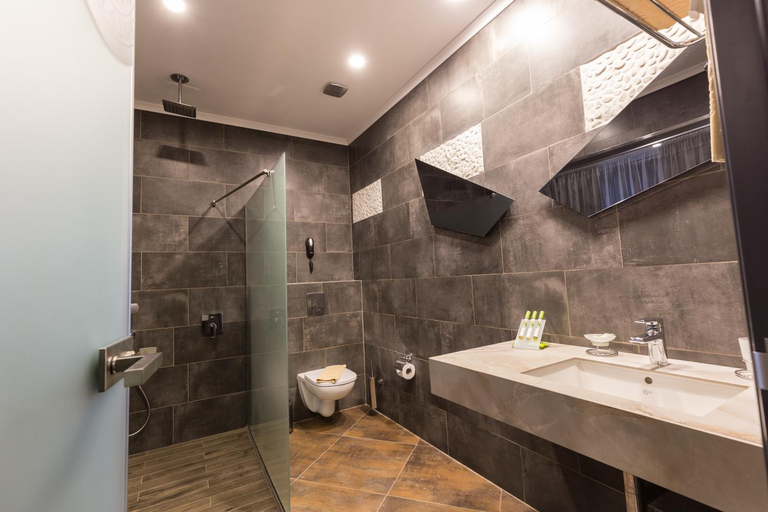 Bathroom 5, Diplomat Plaza Hotel & Resort, Loukovit