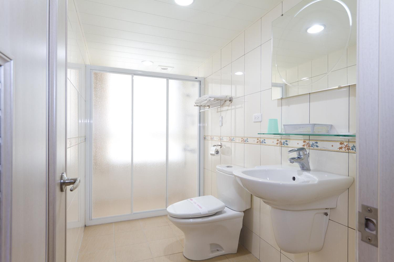 Bathroom, Songshan Hotel, Kaohsiung