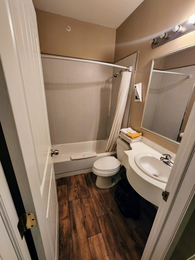 Bathroom 2, Bonnyville Hotel, Division No. 12