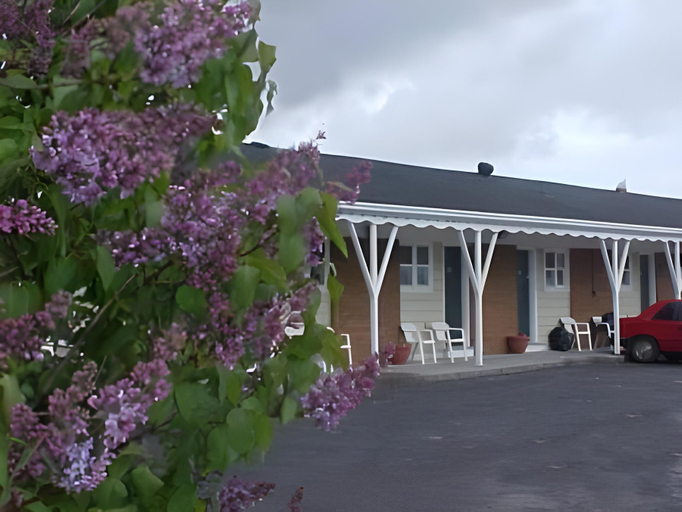 Others 2, Lord Nelson Motel, Frontenac
