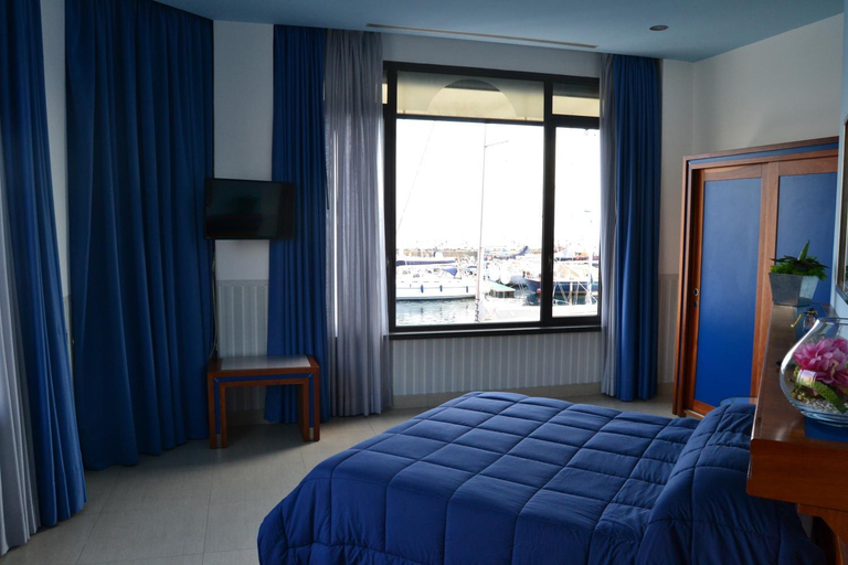 Bedroom 2, Transatlantico, Napoli