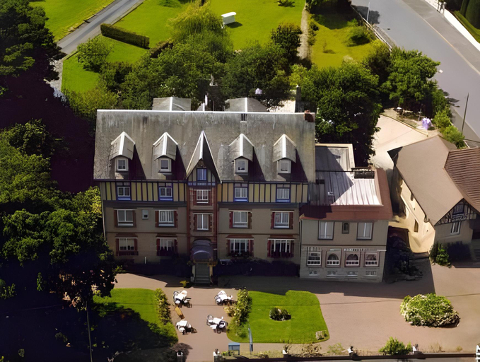 Exterior & Views 2, Hotel Les Camélias, Orne