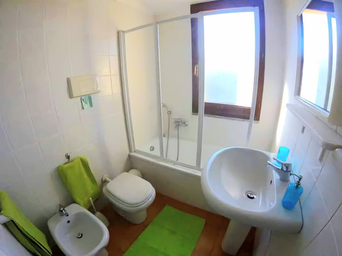 Bathroom 2, HOLIDAY HOME TORRE DELLE STELLE, Cagliari