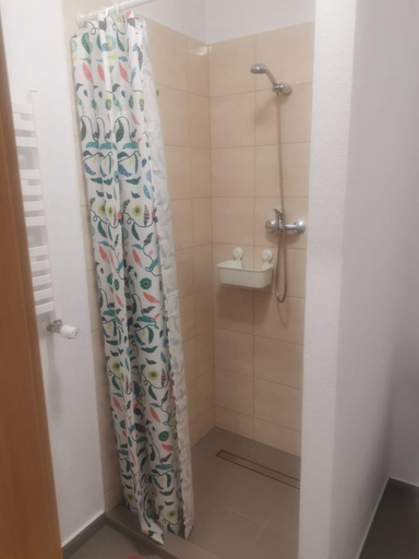 Bathroom 4, Noclegi Helvet, Bieszczady