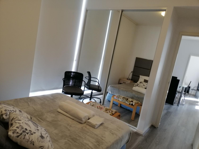 Others 3, 2-bedroom security apartment with free parking on premises, Canterbury