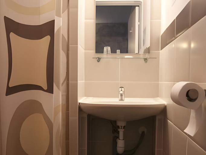 Bathroom 5, Hôtel Abélia, Hérault