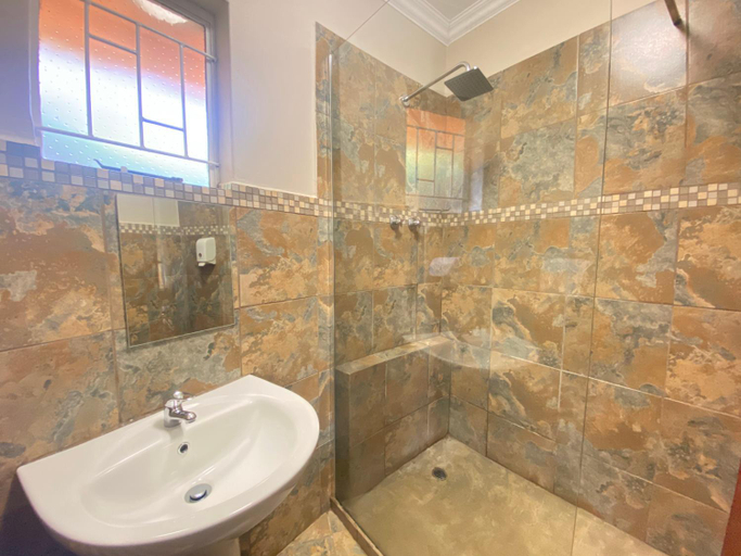 Bathroom 4, Magoebaskloof Mountain Lodge, Mopani