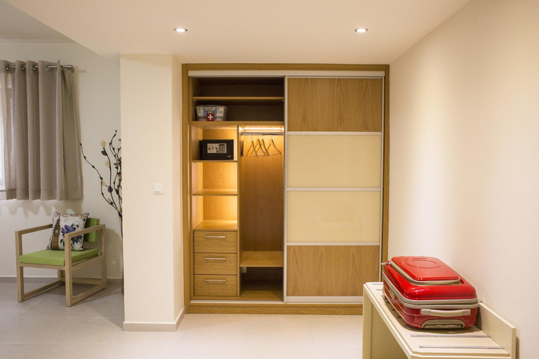 Facilities 4, Campagna Mare, Crete