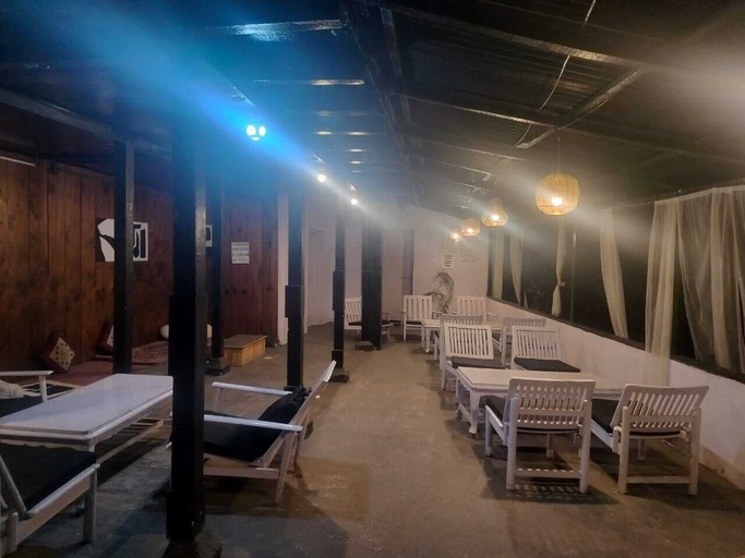 Food & Drinks, Castleton Casa, Kullu