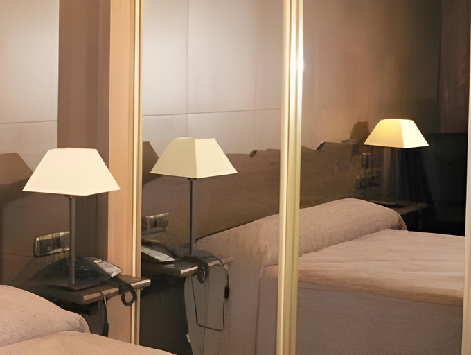 Bedroom 2, Hotel Dona Blanca, Teruel
