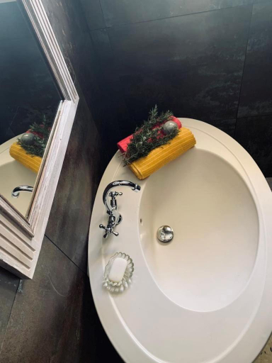 Bathroom 3, La Babayaga, Hérault