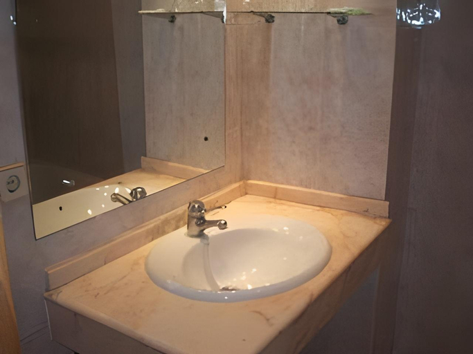 Bathroom 2, Hostal Alcazar, Toledo