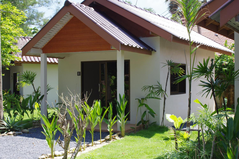 Exterior 8