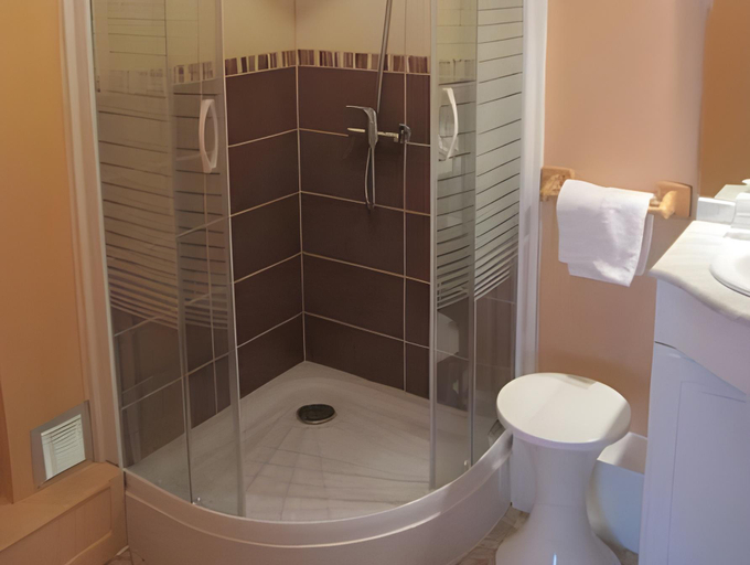 Bathroom 4, Hotel les Deux Cols, Hautes-Pyrénées