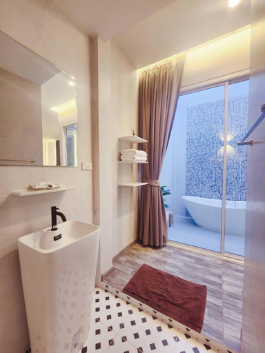 Bathroom 9