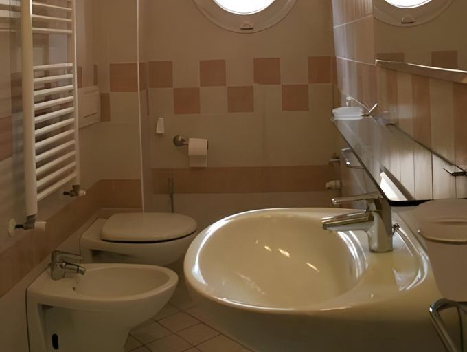 Bathroom 4, Residence Olimpo, Rimini