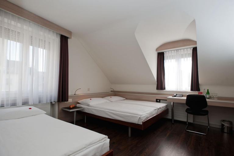 Bedroom 12