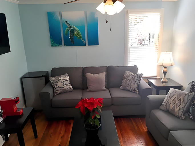Others 5, SeaGlass Inn, Brevard