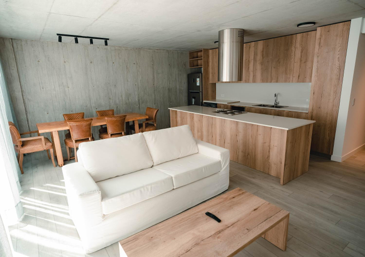 Others 4, Arami Carilo, Pinamar