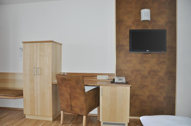 Bedroom, Hotel Almtalerhof, Linz Land