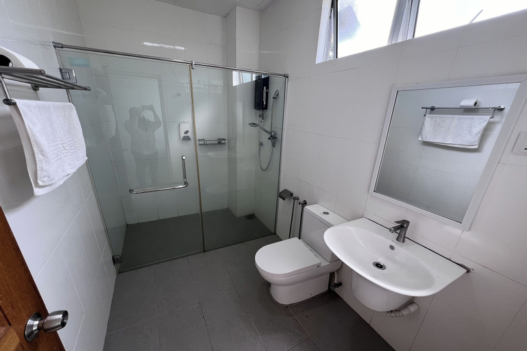 Bathroom 7
