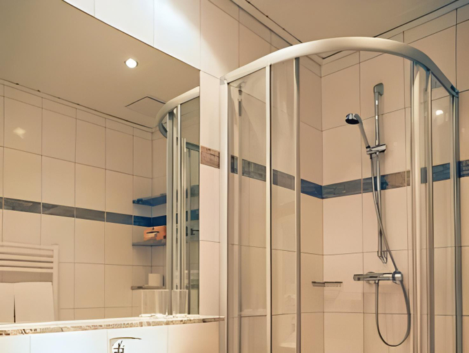 Bathroom 3, Haus Thorwarth - Hotel garni, Cuxhaven