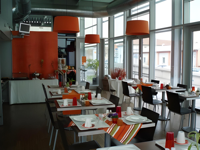 Food & Drinks 5, Orange Wings Krems, Krems an der Donau Stadt